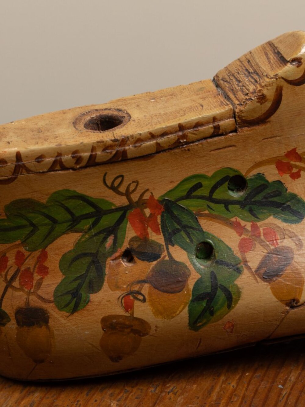 Antique Wooden Shoe Last Hand Painted Folk Art E Dean Acorn Oak Leaf Decor Form - Picture 3 of 7